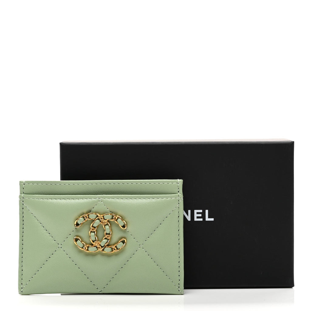 Lambskin Quilted Chanel 19 Card Holder Green