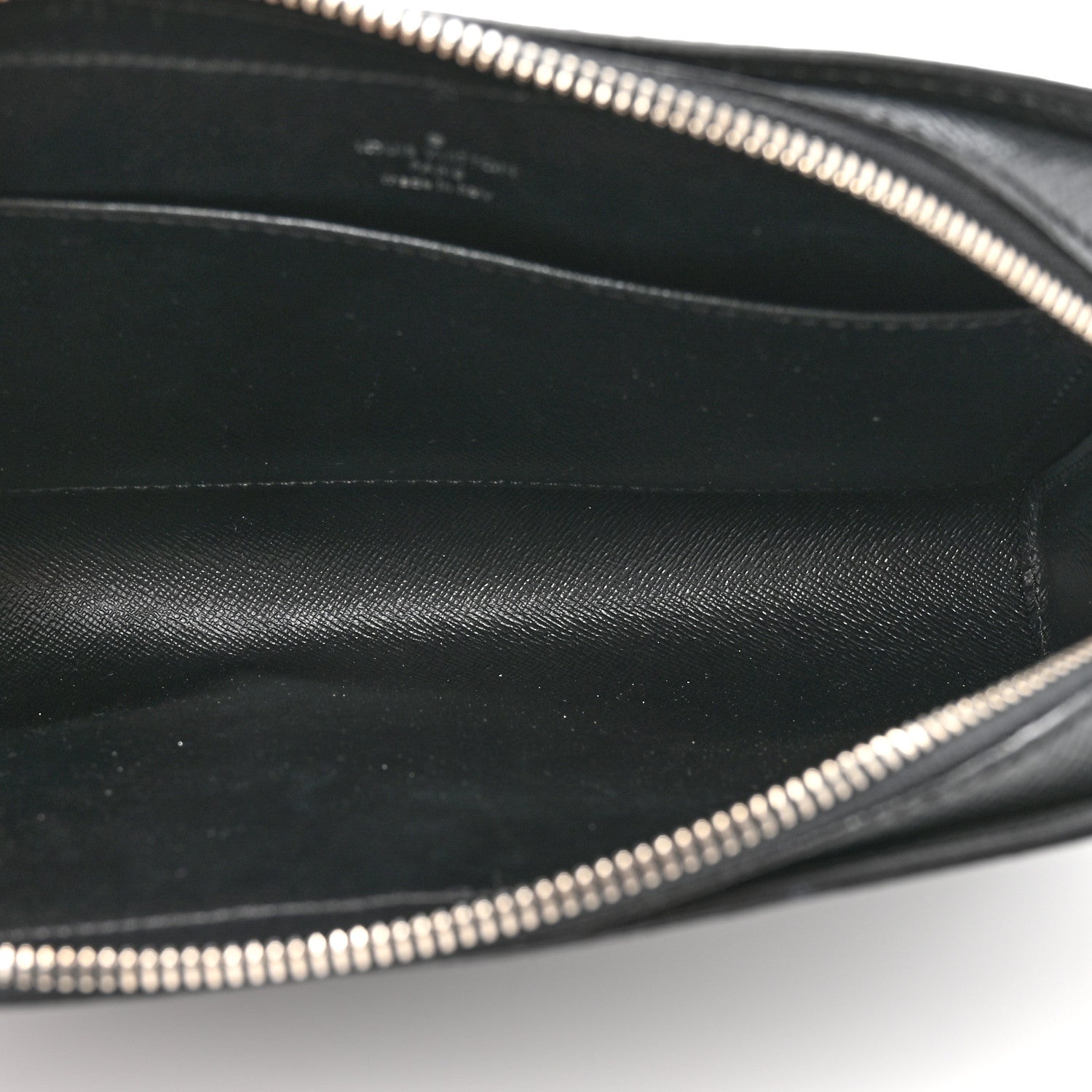 Louis Vuitton Taiga Baikal Pochette Ardoise