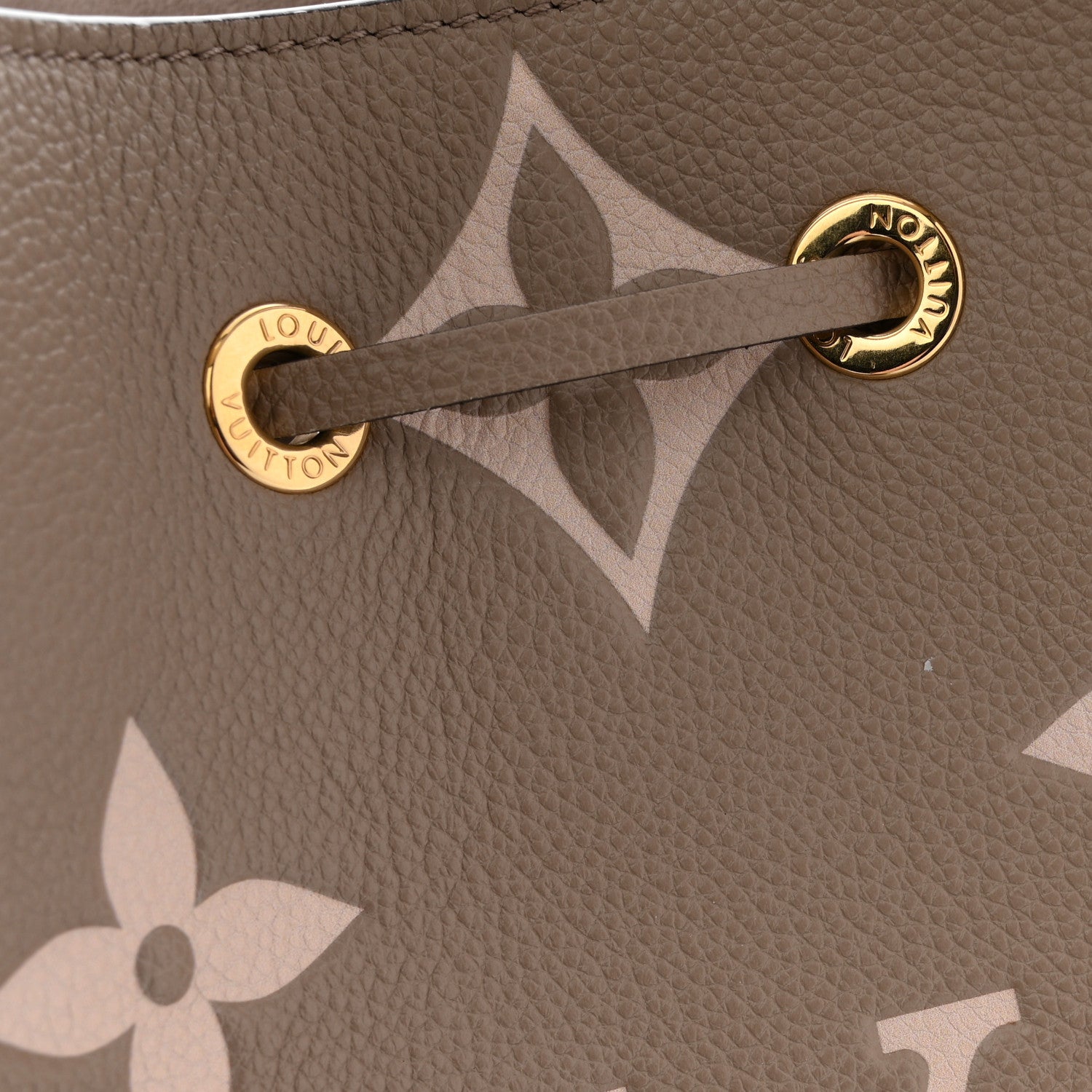 Louis Vuitton Empreinte Monogram Giant Neonoe MM Tourterelle Creme