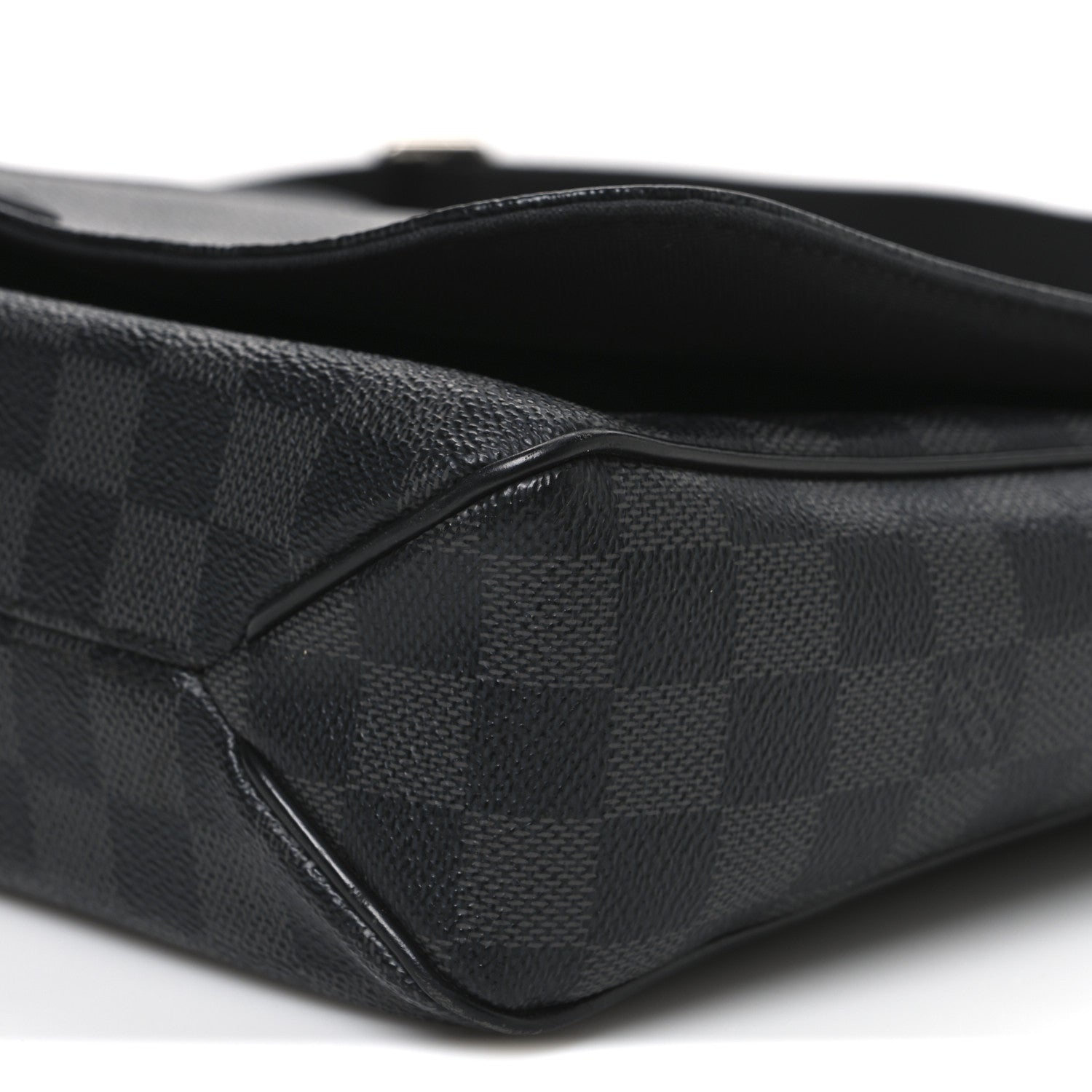 Louis Vuitton Damier Graphite District MM