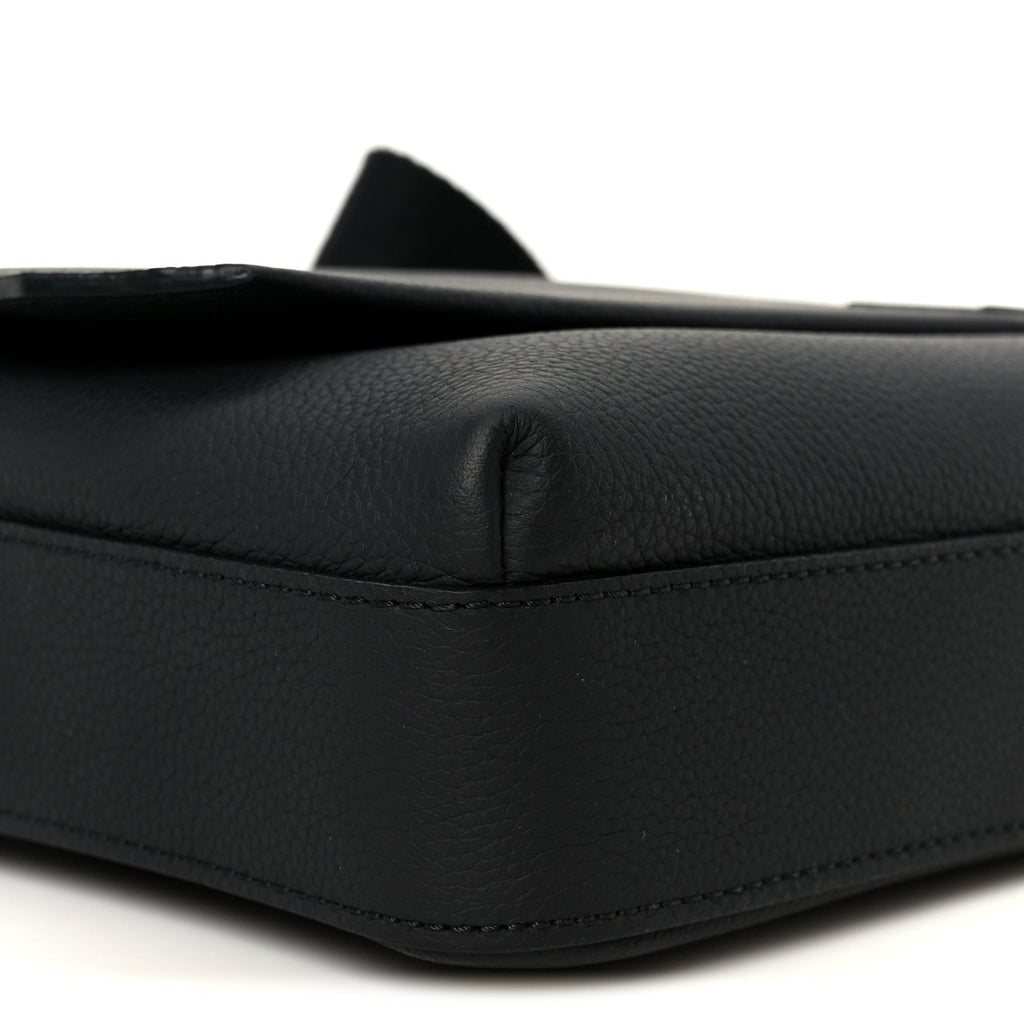 Louis Vuitton Calfskin Aerogram Fastline Messenger Black