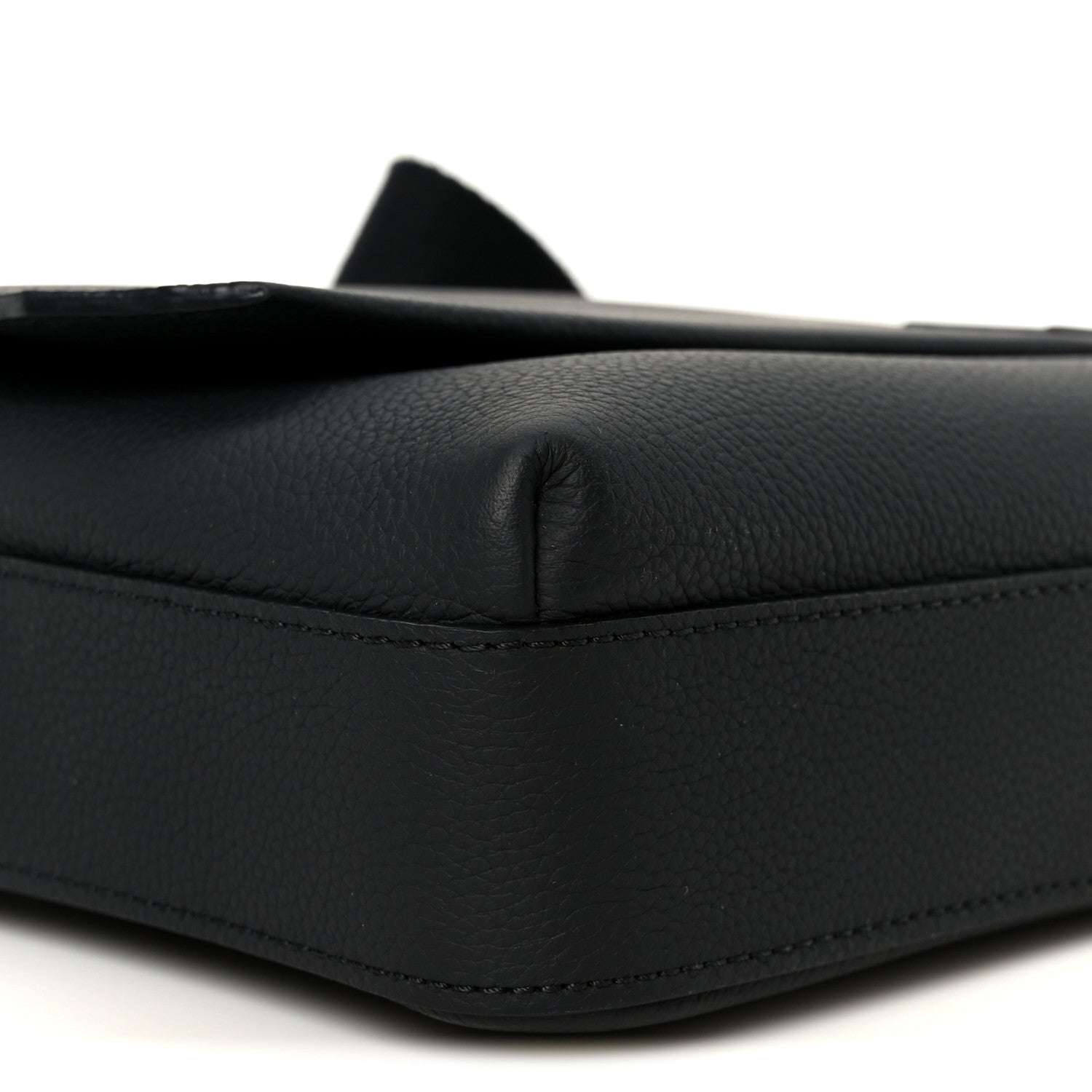 Louis Vuitton Calfskin Aerogram Fastline Messenger Black