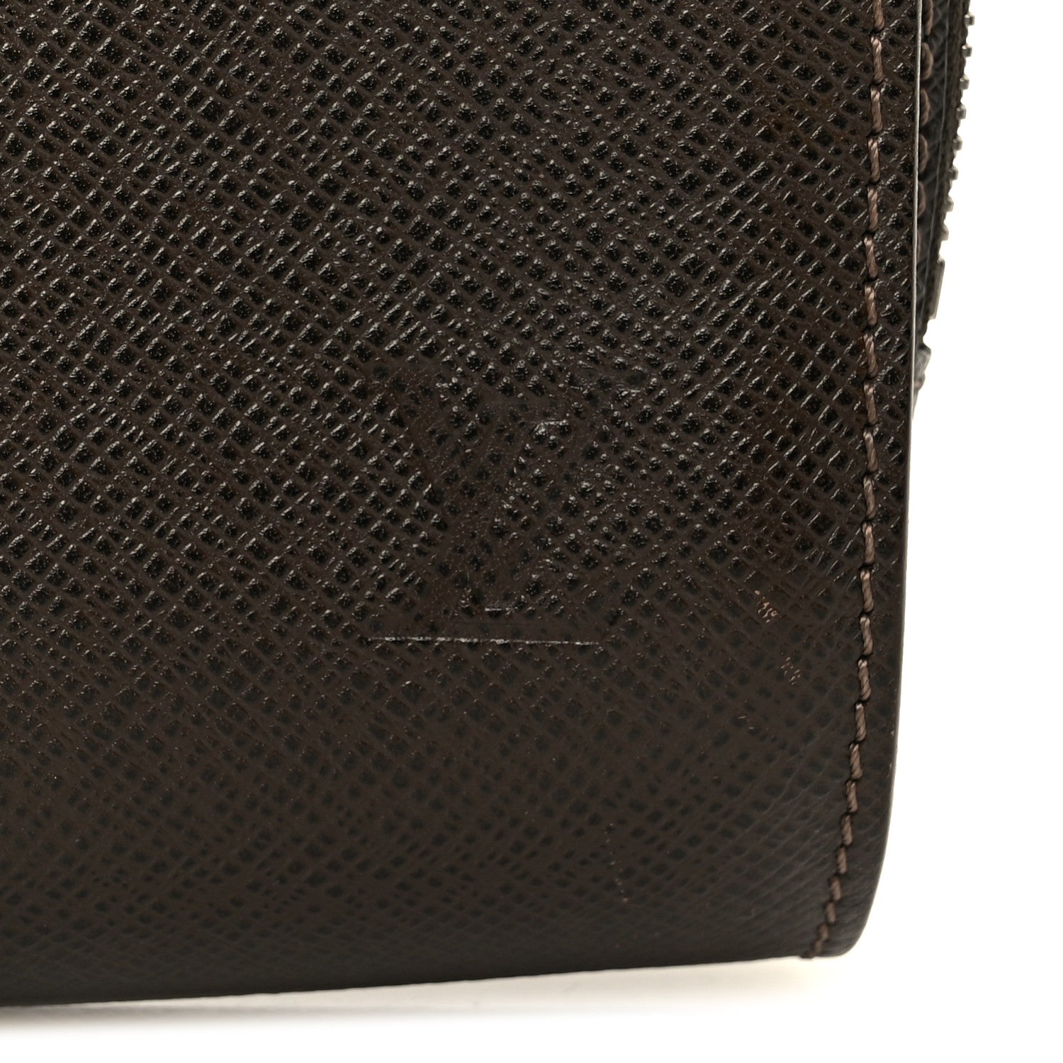 Louis Vuitton Taiga Baikal Pochette Grizzli