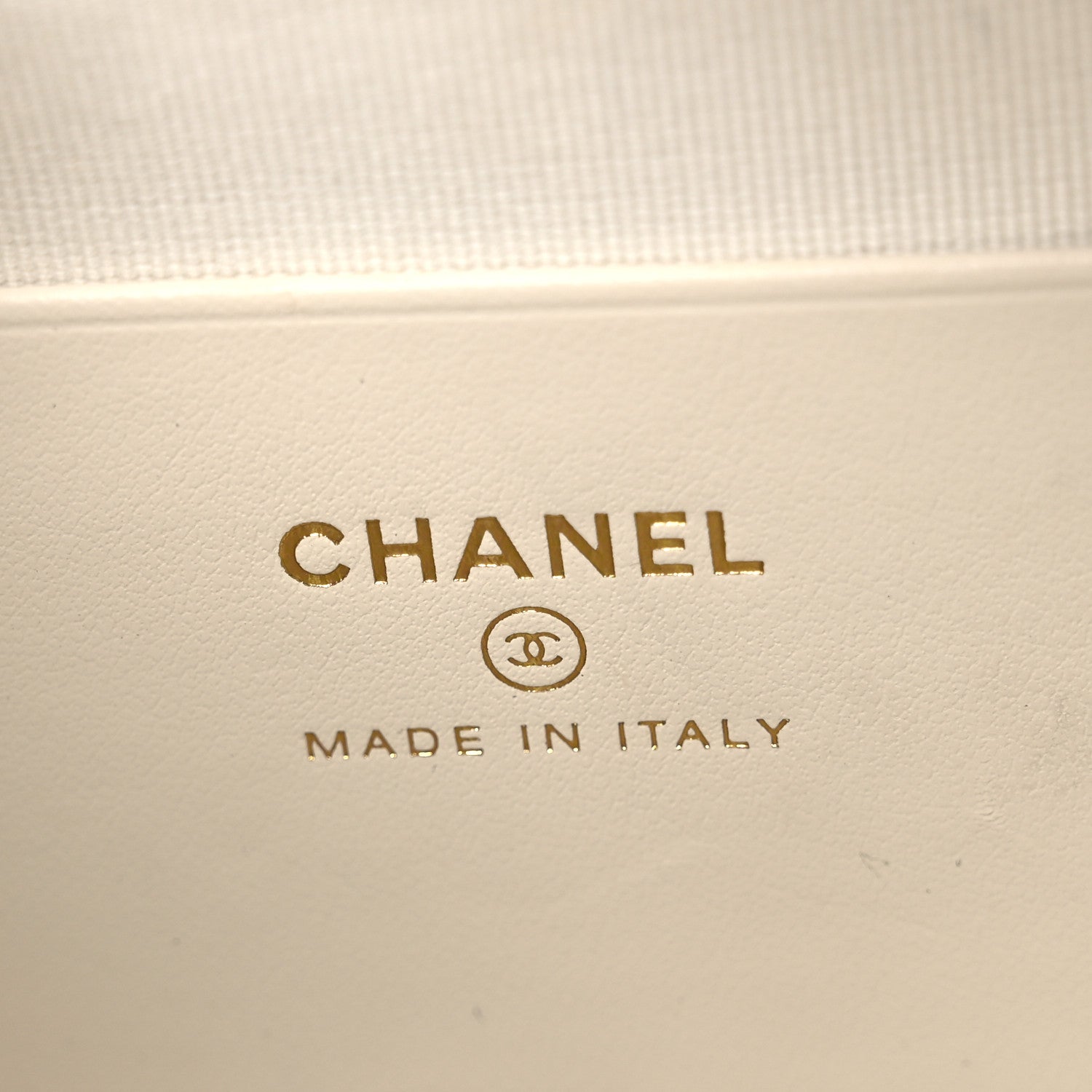 Chanel Caviar Quilted Hobo Clutch With Chain White