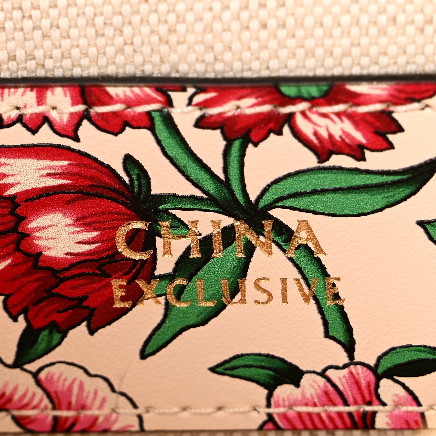 Gucci Calfskin Matelasse Diagonal Brit Roses Print Mini Interlocking G Heart Shoulder Bag  White Multicolor