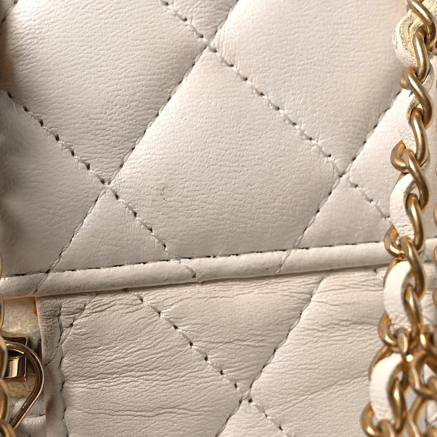 Chanel Lambskin Quilted Mini Vanity Case With Chain White