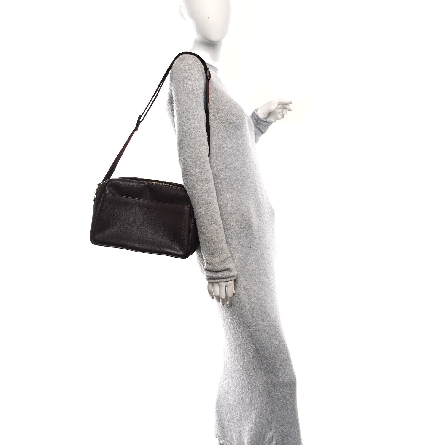 Louis Vuitton Taiga Reporter Messenger Acajou