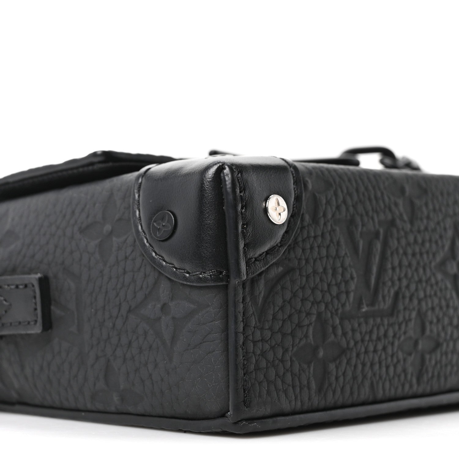 Louis Vuitton Taurillon Monogram Steamer Wearable Wallet Black