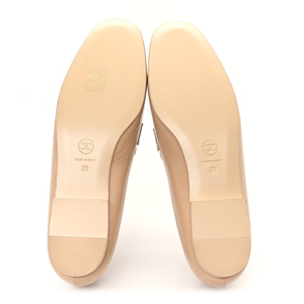Crinkled Calfskin Chain CC Mocassin Loafers  39 Beige