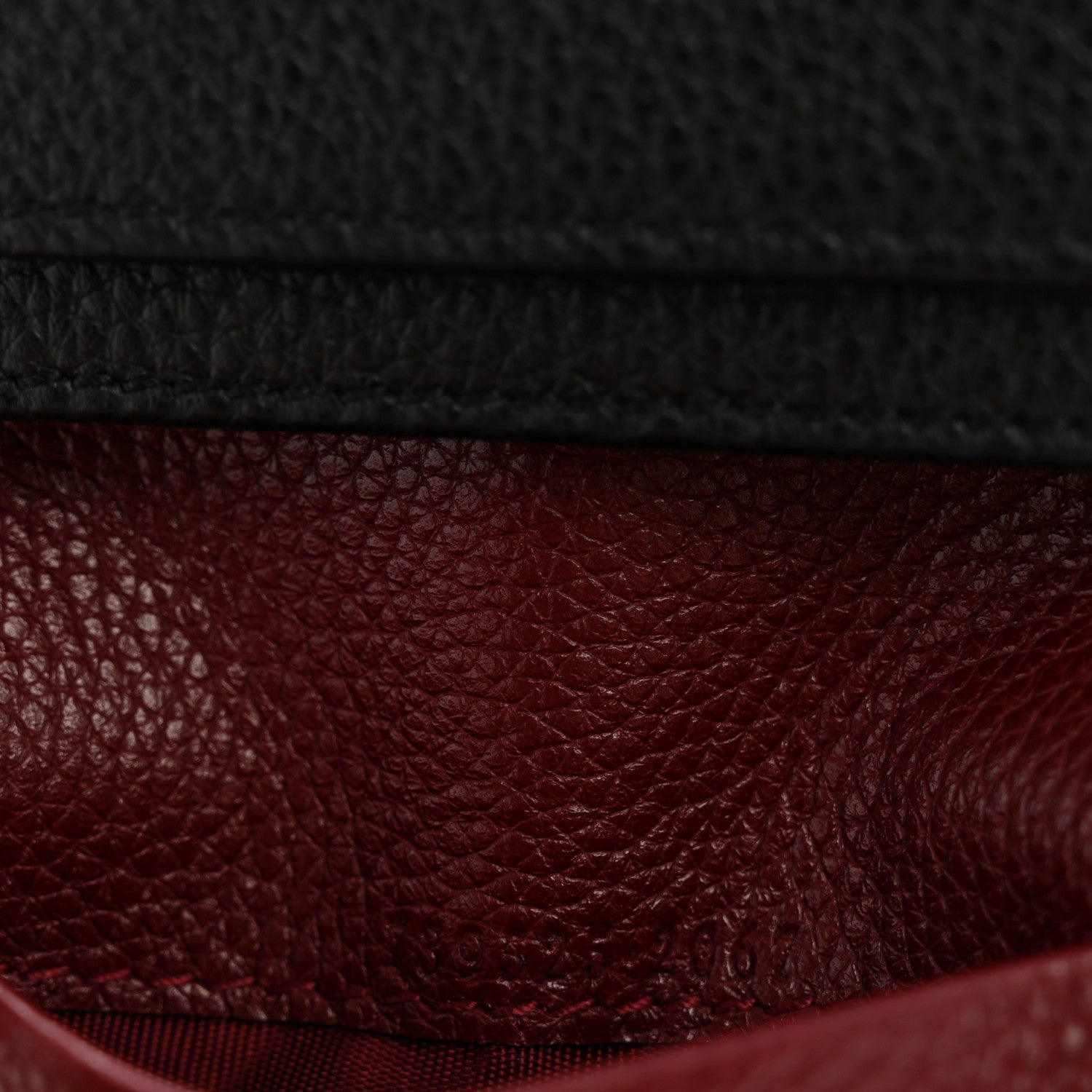 Gucci Pebbled Calfskin Bi-Color GG Marmont Card Case Black Rosso Ancora