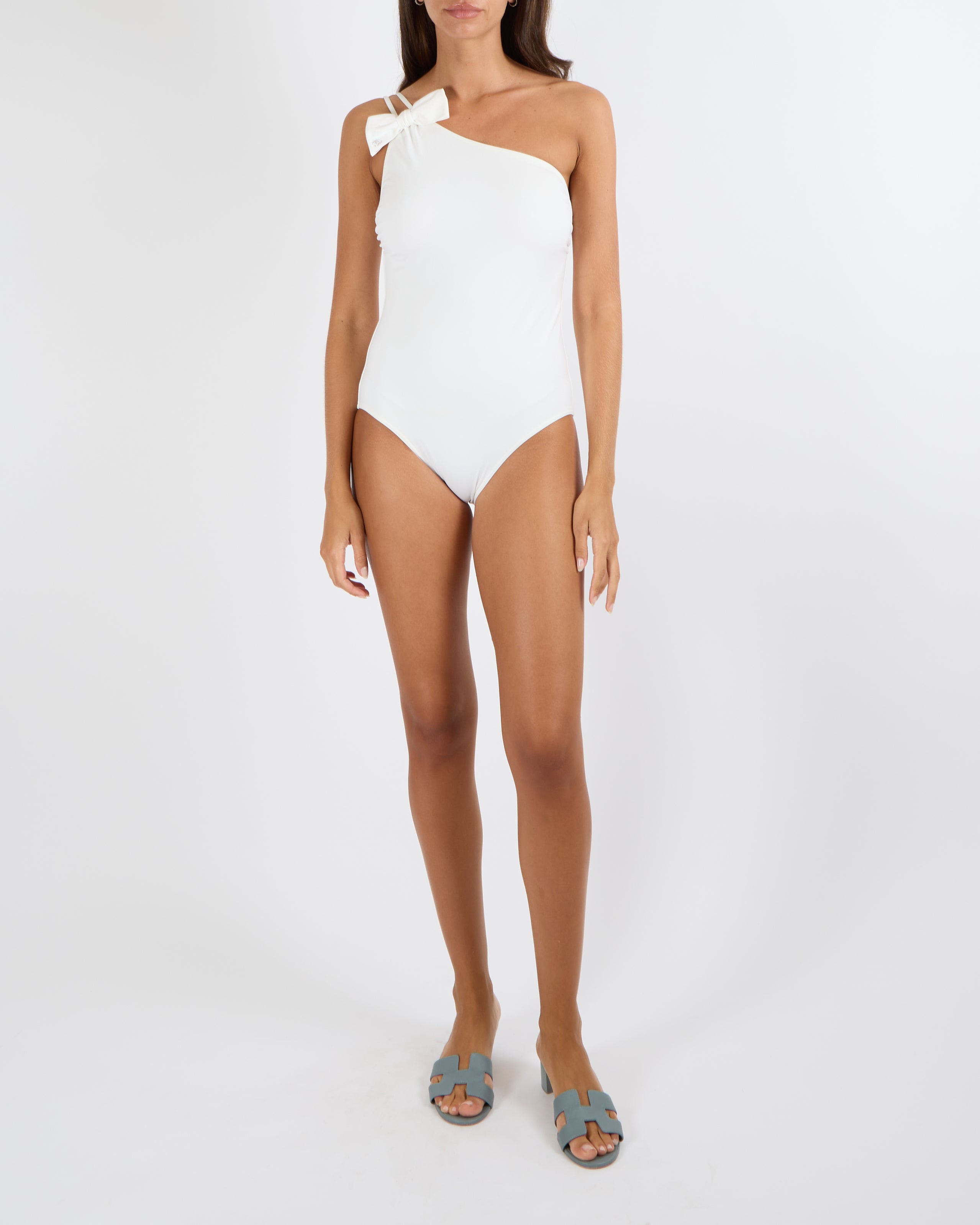 Chanel Coco Beach 2021 White One-Shoulder One-Piece Swimsuit with Bow and Crystal CC Logo Detail Size FR 40 (UK 12)