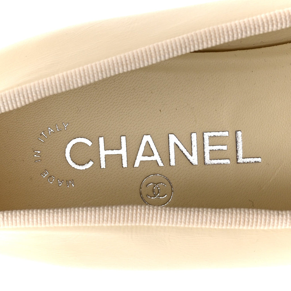 Calfskin Grosgrain Cap Toe CC Ballerina Flats 40 Ivory Black