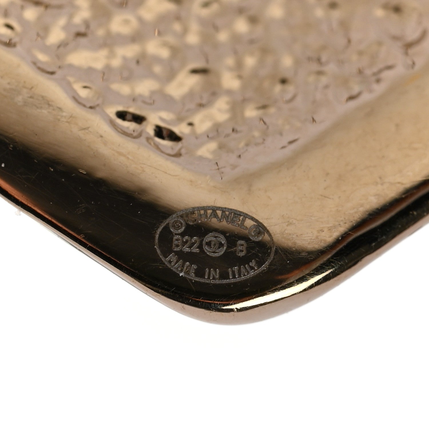 Metal CC Heart Turnlock Earrings Gold