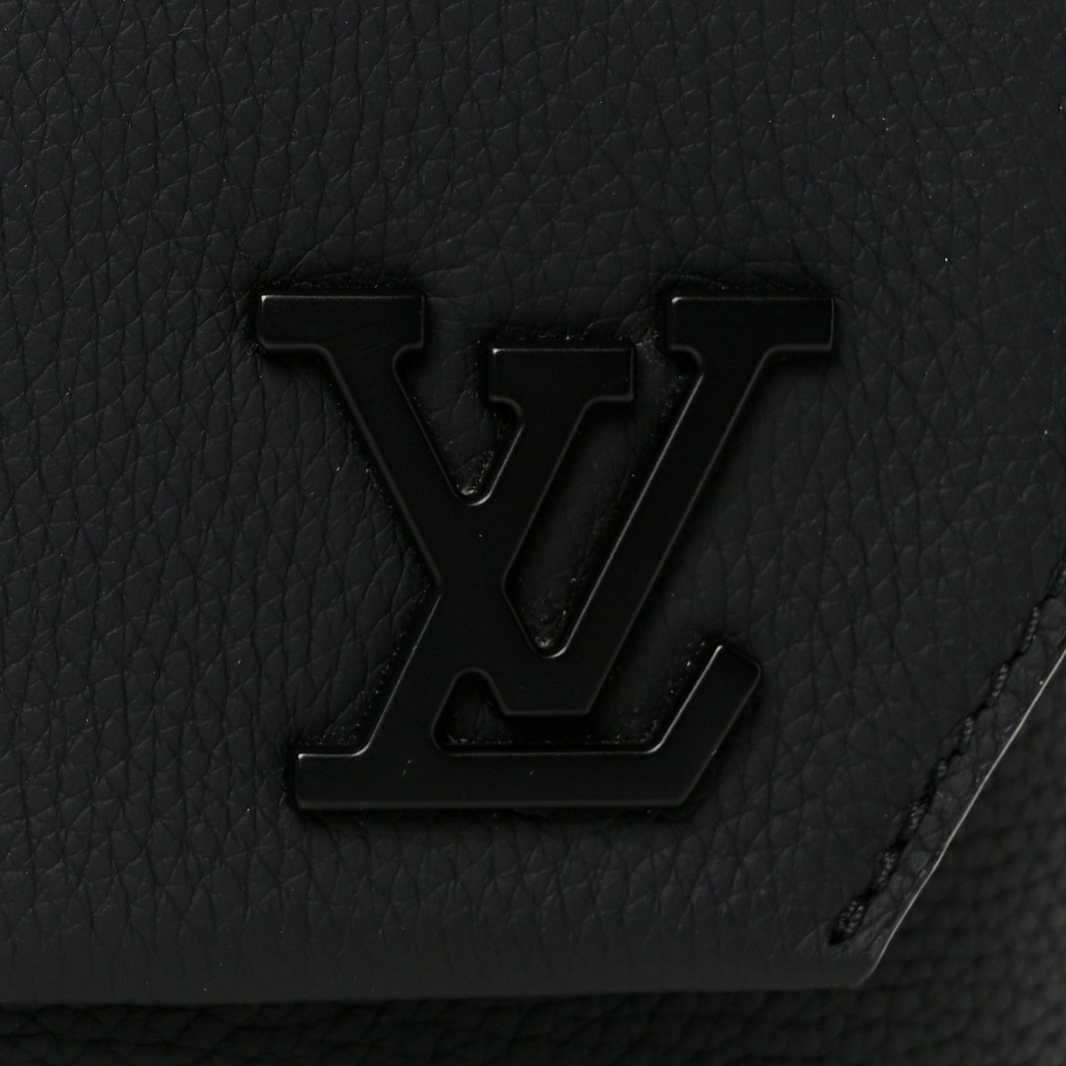 Louis Vuitton Calfskin Aerogram Fastline Messenger Black