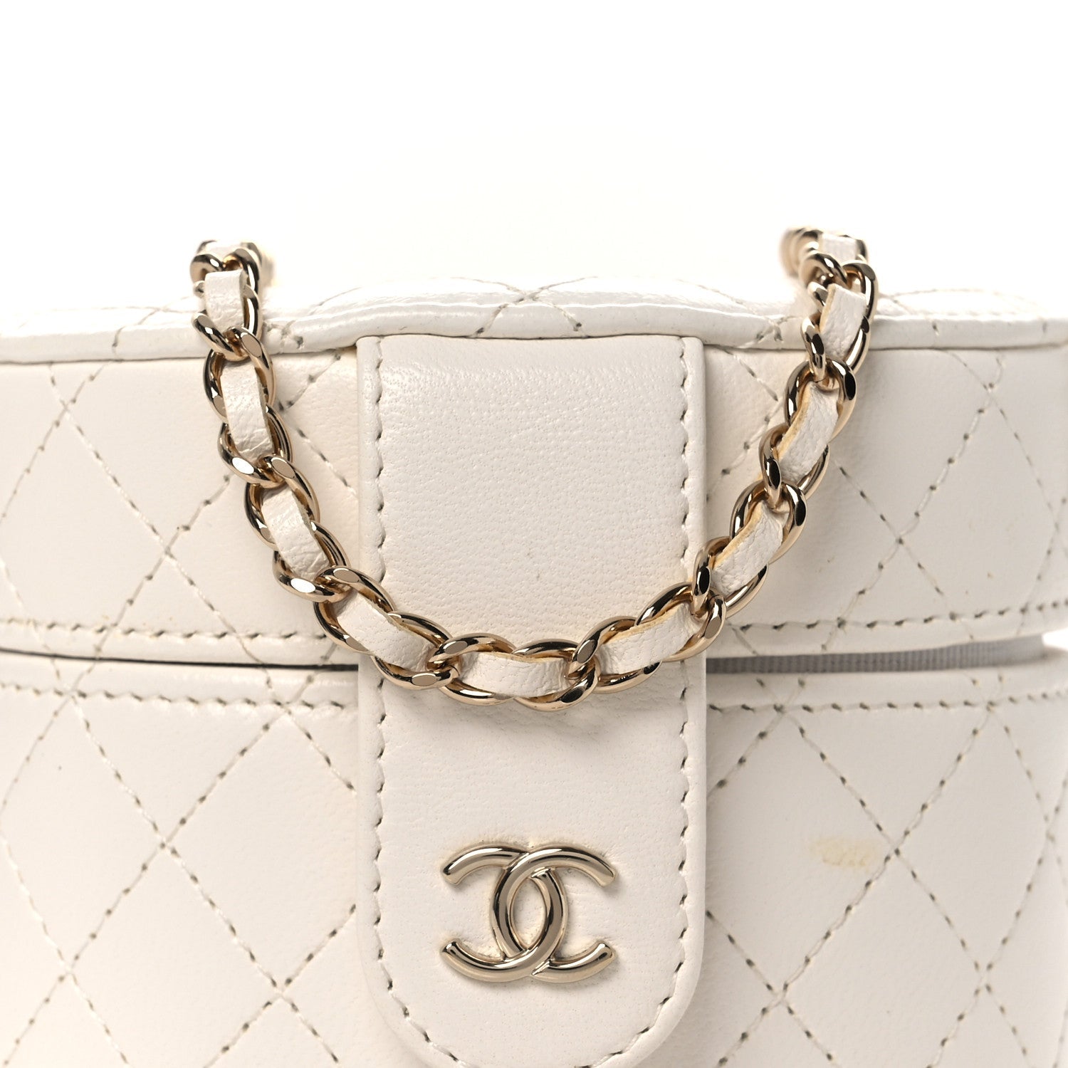 Chanel Lambskin Quilted Round Mini Vanity Case With Chain Case With Chain White