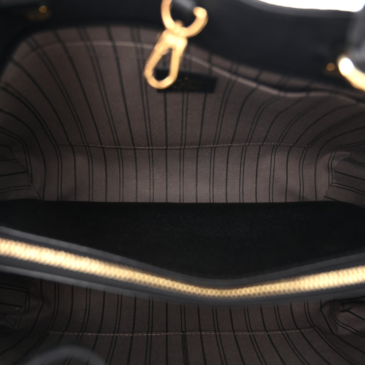 Louis Vuitton Empreinte Montaigne MM Black
