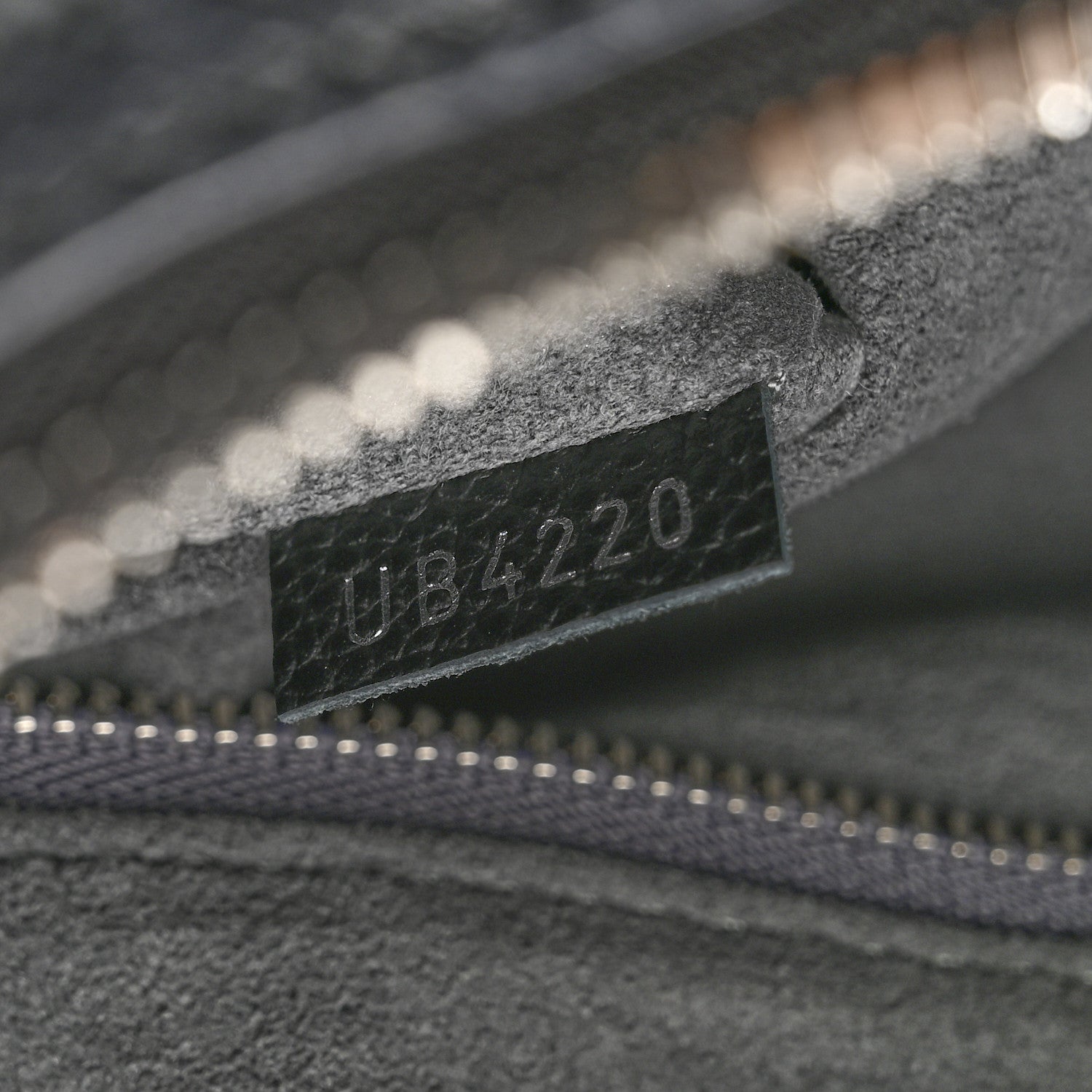 Louis Vuitton Mahina Beaubourg Hobo MM Black
