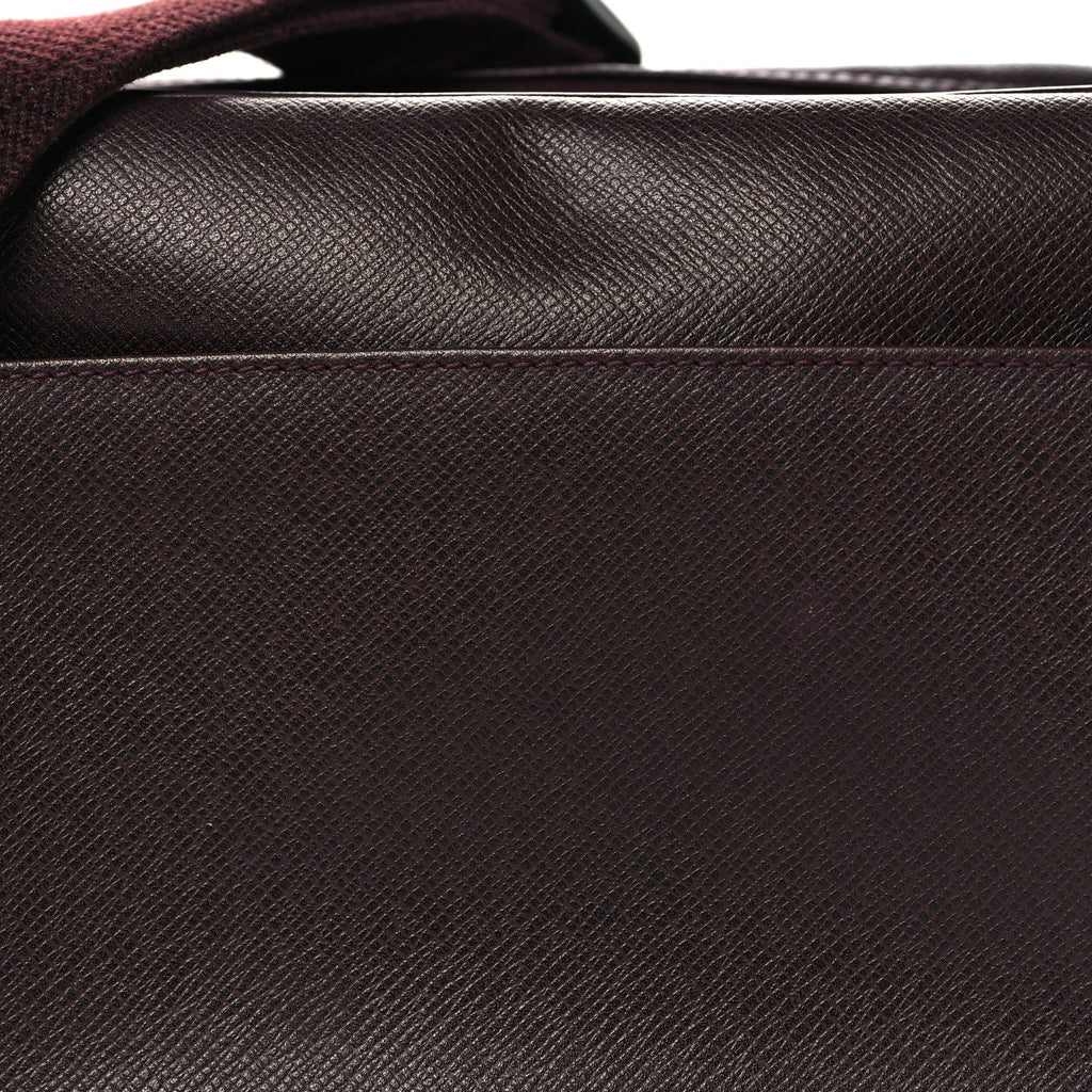 Louis Vuitton Taiga Reporter Messenger Acajou