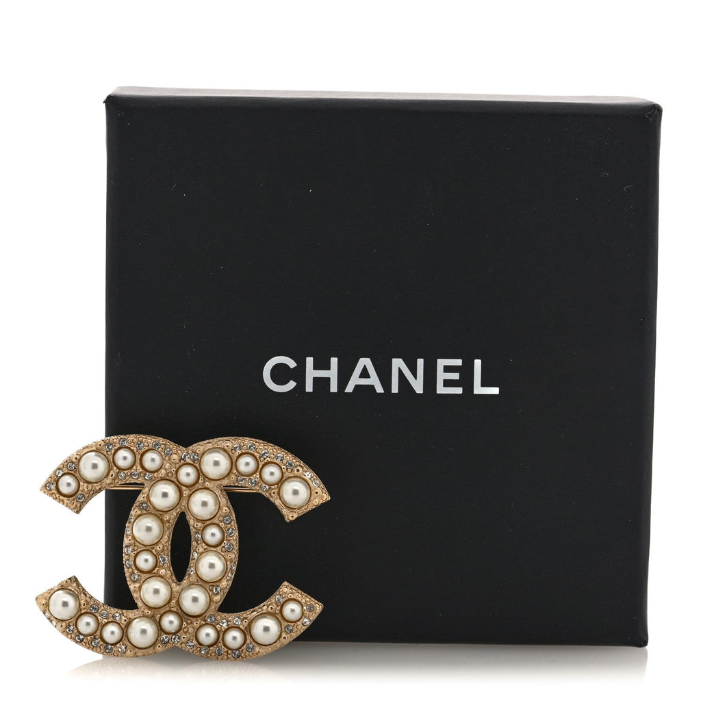 Metal Crystal Graduated Pearl CC Brooch Gold