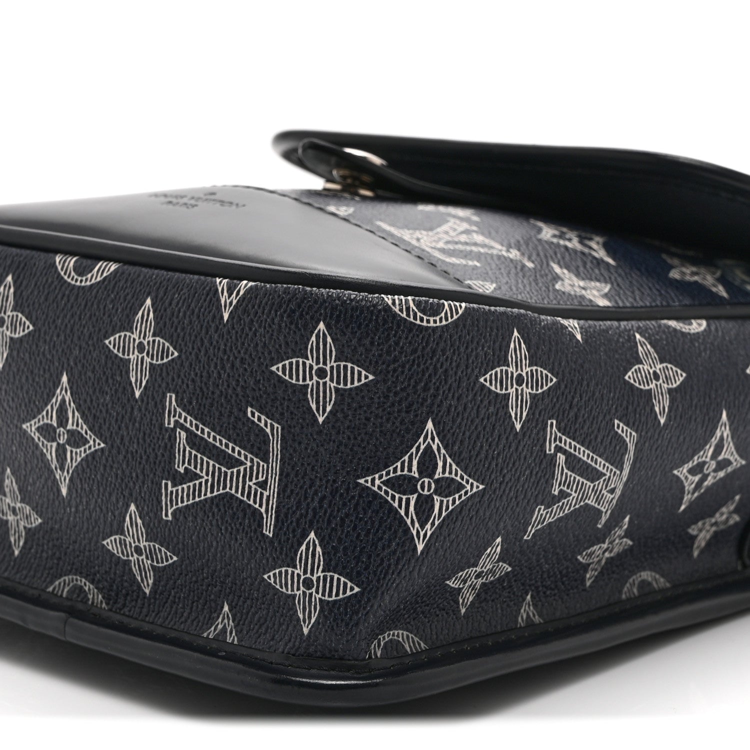 Louis Vuitton Savane Monogram Elephant Chapman Messenger BB Encre