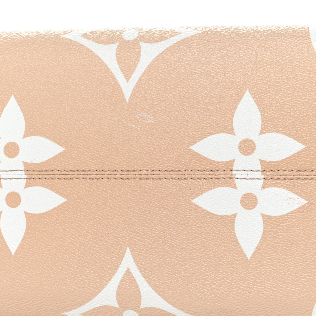 Louis Vuitton Monogram Giant By The Pool Onthego GM Brume
