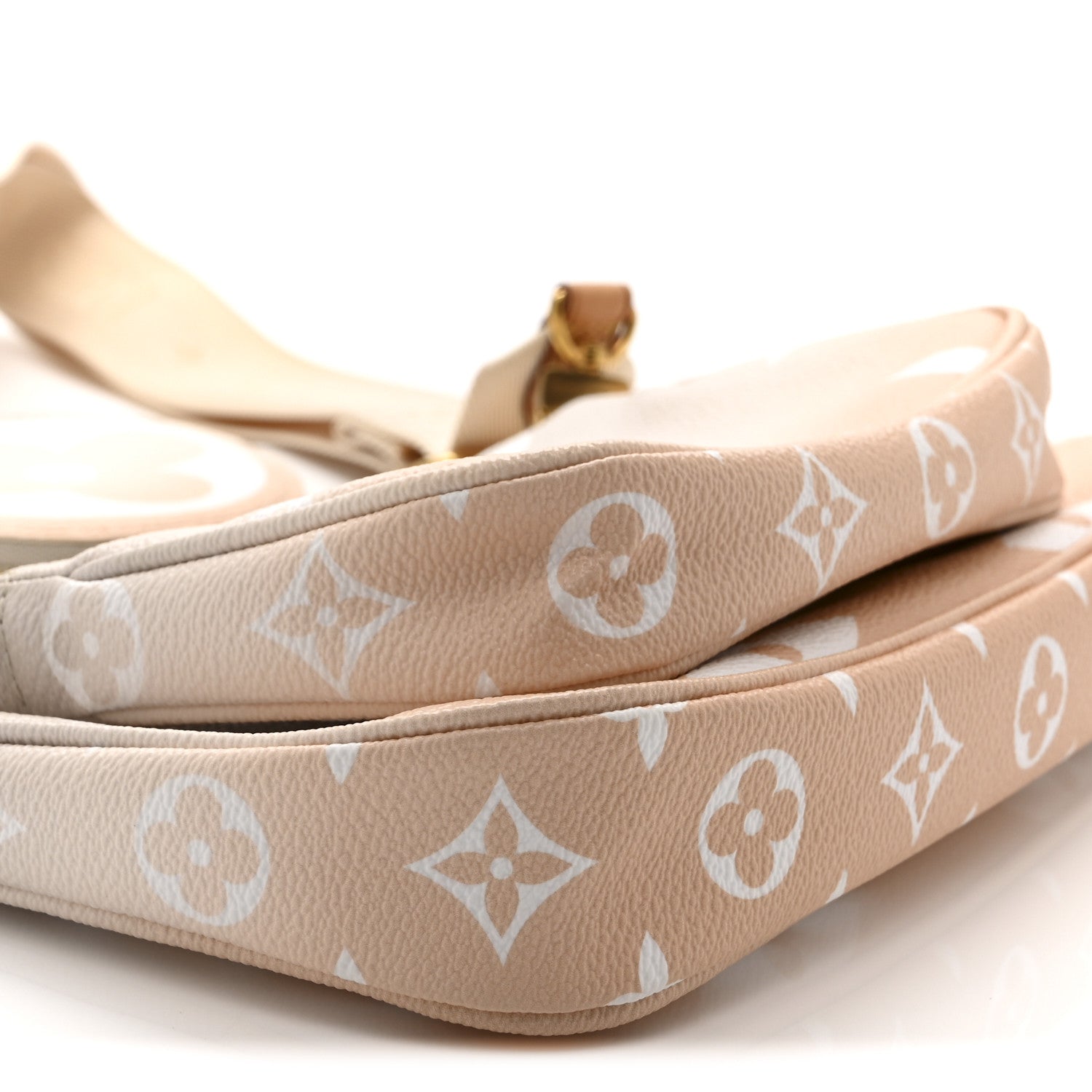 Louis Vuitton Monogram Giant By The Pool Multi Pochette Accessories Brume
