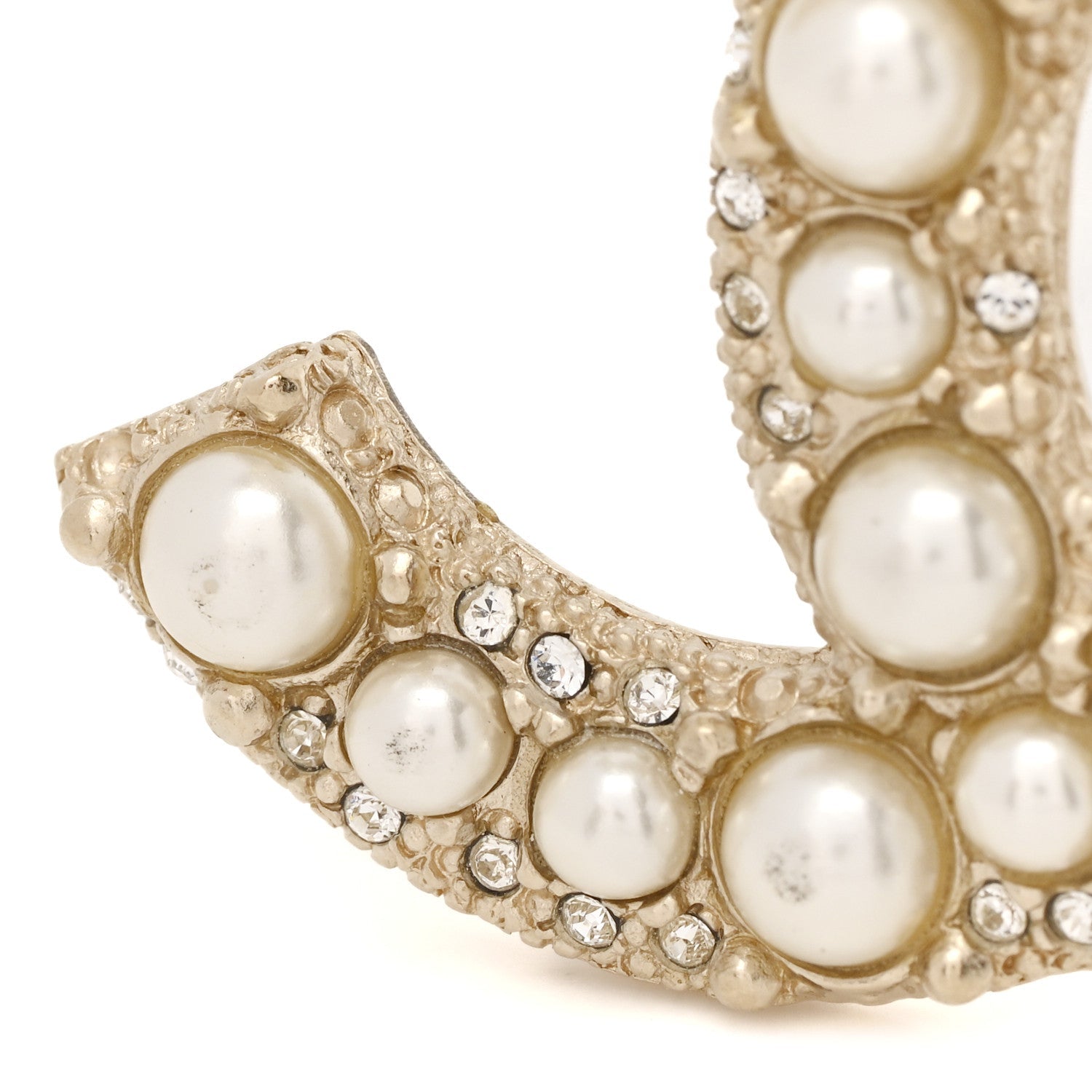 Metal Crystal Graduated Pearl CC Brooch Gold