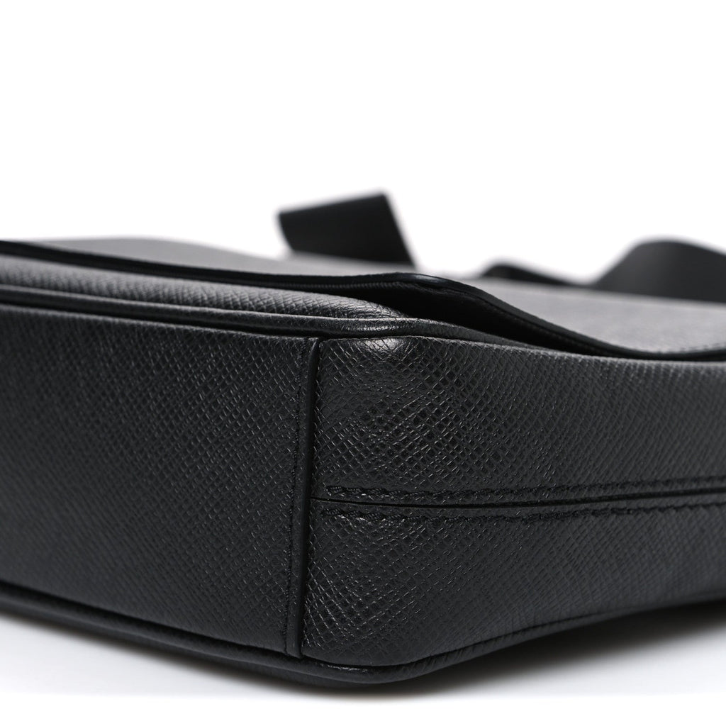 Louis Vuitton Taiga District PM Black