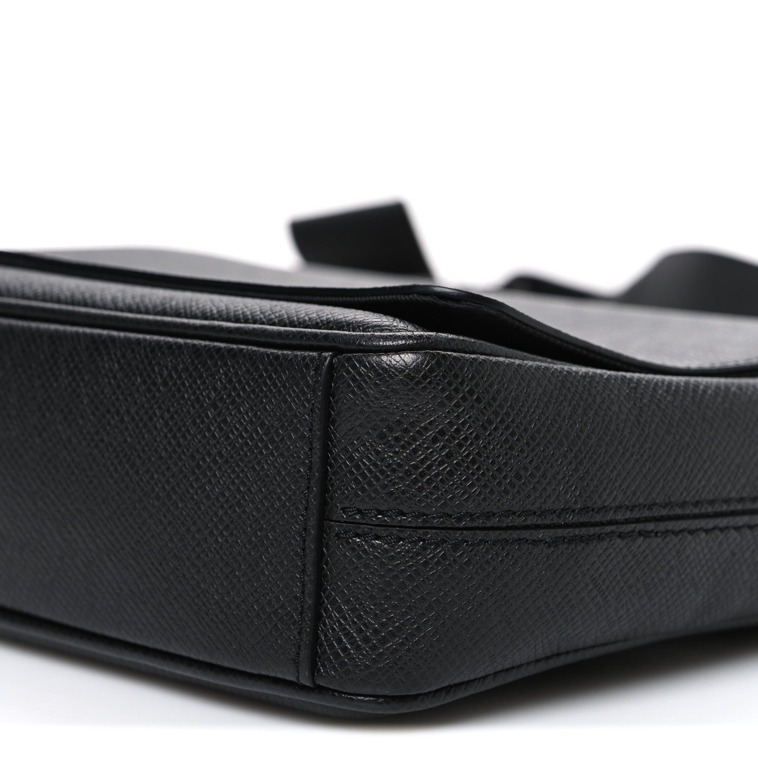 Louis Vuitton Taiga District PM Black