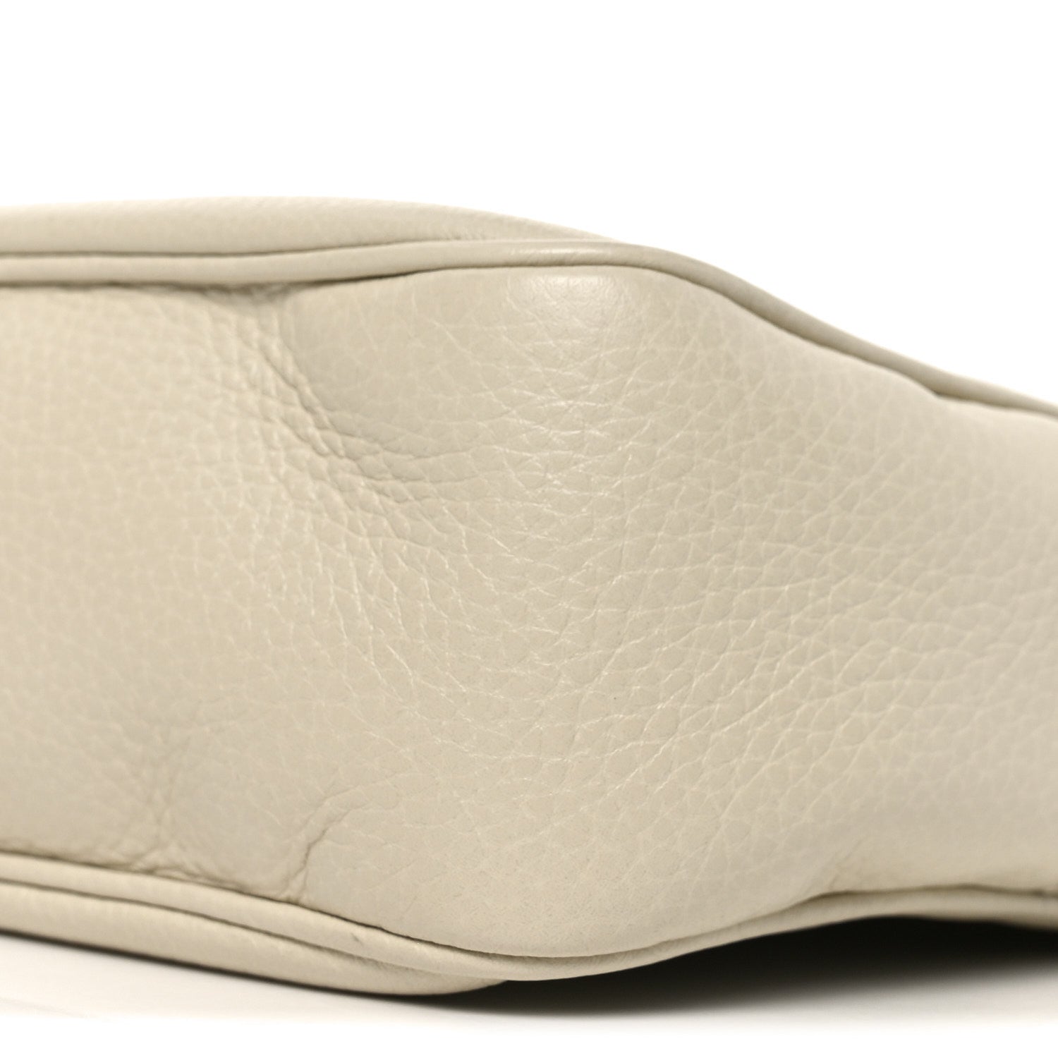 Gucci Pebbled Calfskin Small Soho Disco Bag Off White