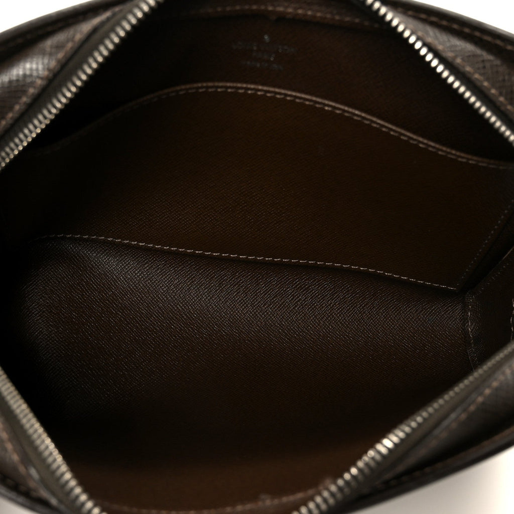 Louis Vuitton Taiga Baikal Pochette Grizzli