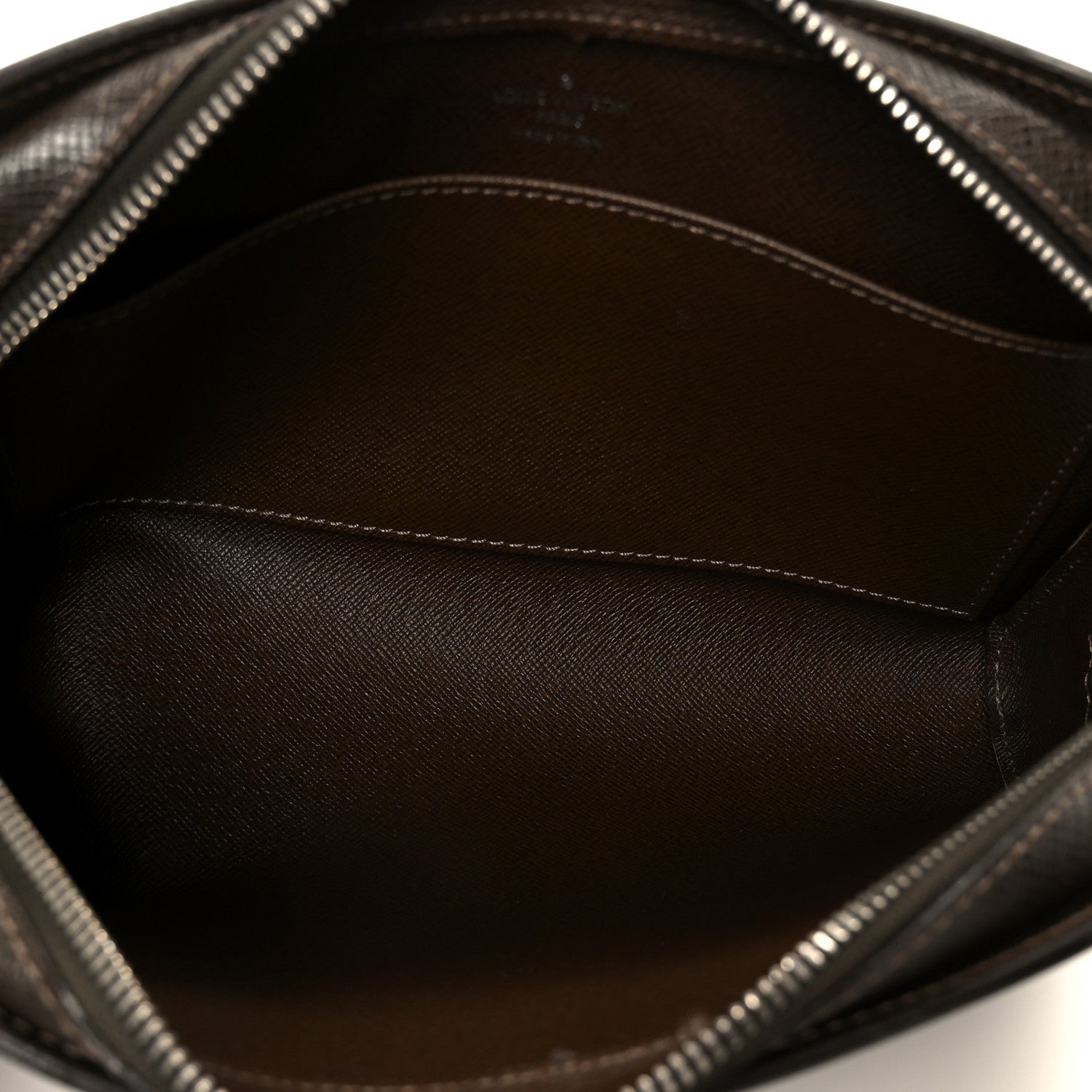 Louis Vuitton Taiga Baikal Pochette Grizzli