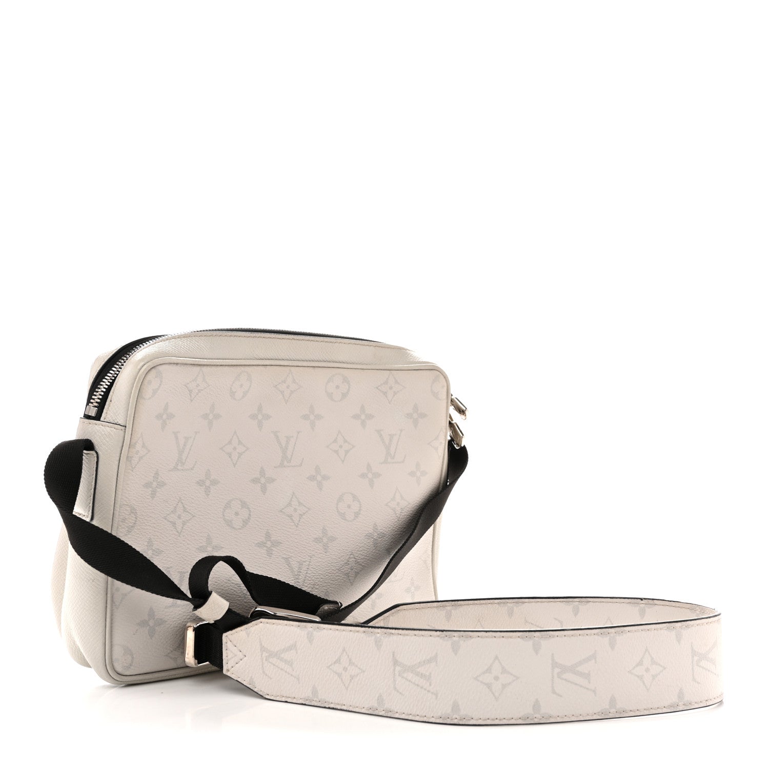 Louis Vuitton Taigarama Outdoor Messenger Antartica