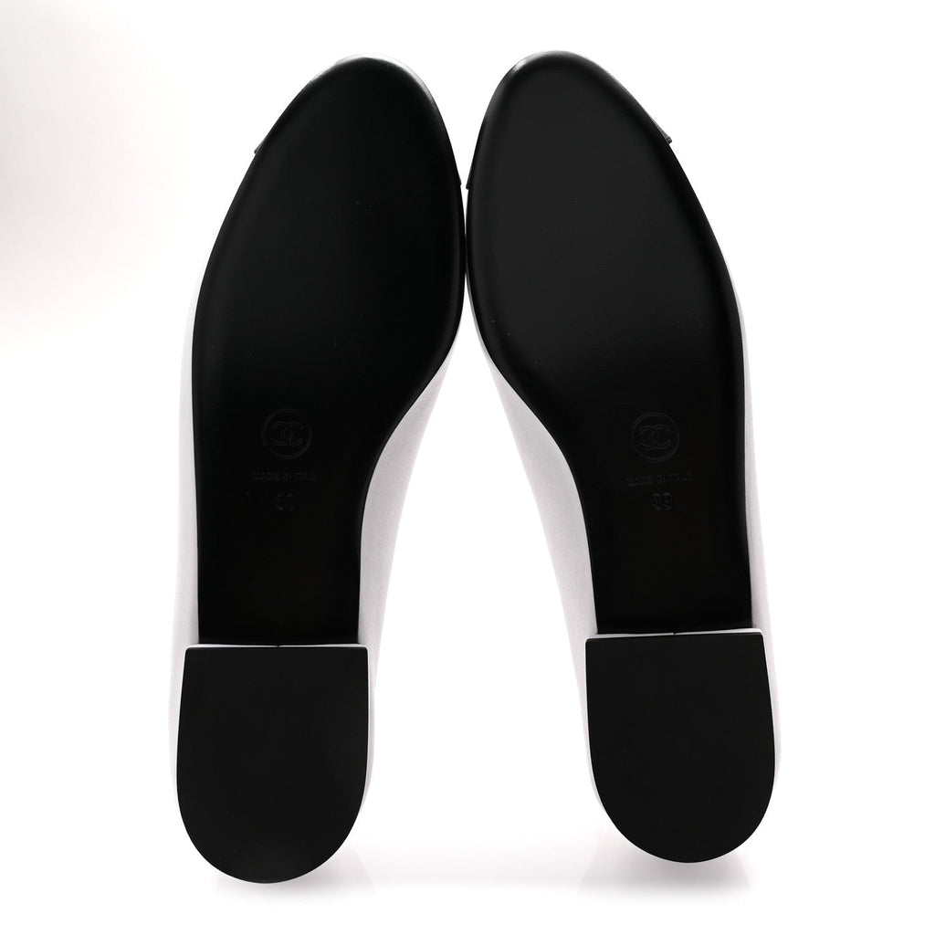 Calfskin Grosgrain Cap Toe CC Moccasin Loafers 39 White Black