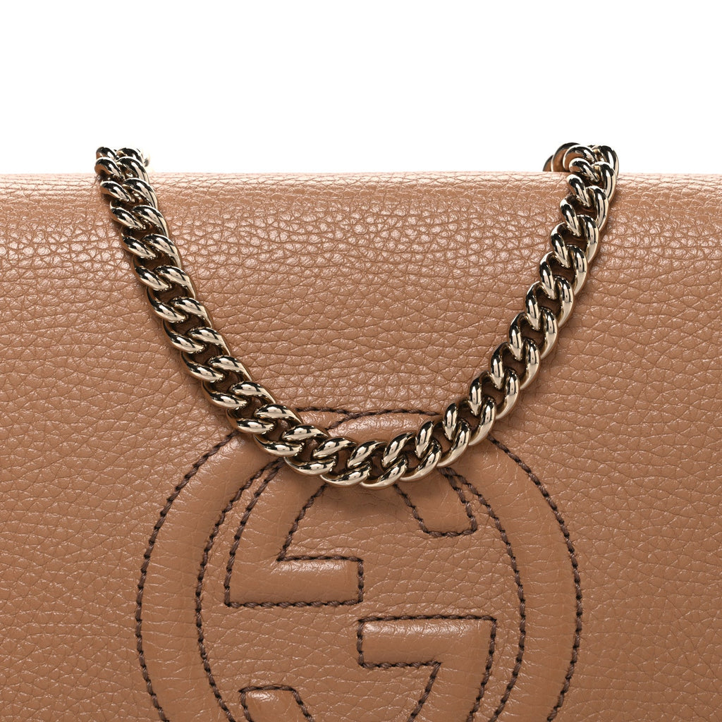 Gucci Pebbled Calfskin Medium Soho Flap Crossbody Camelia