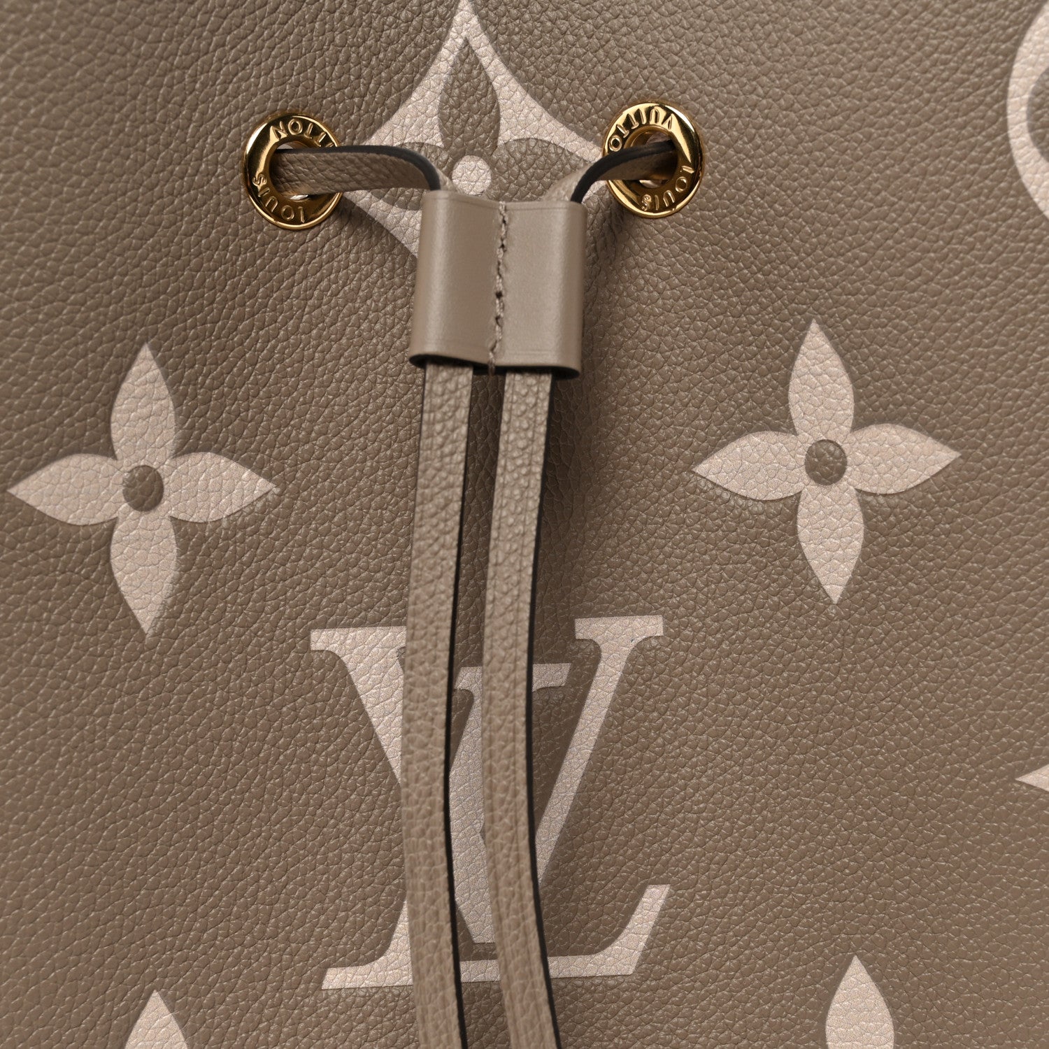 Louis Vuitton Empreinte Monogram Giant Neonoe MM Tourterelle Creme