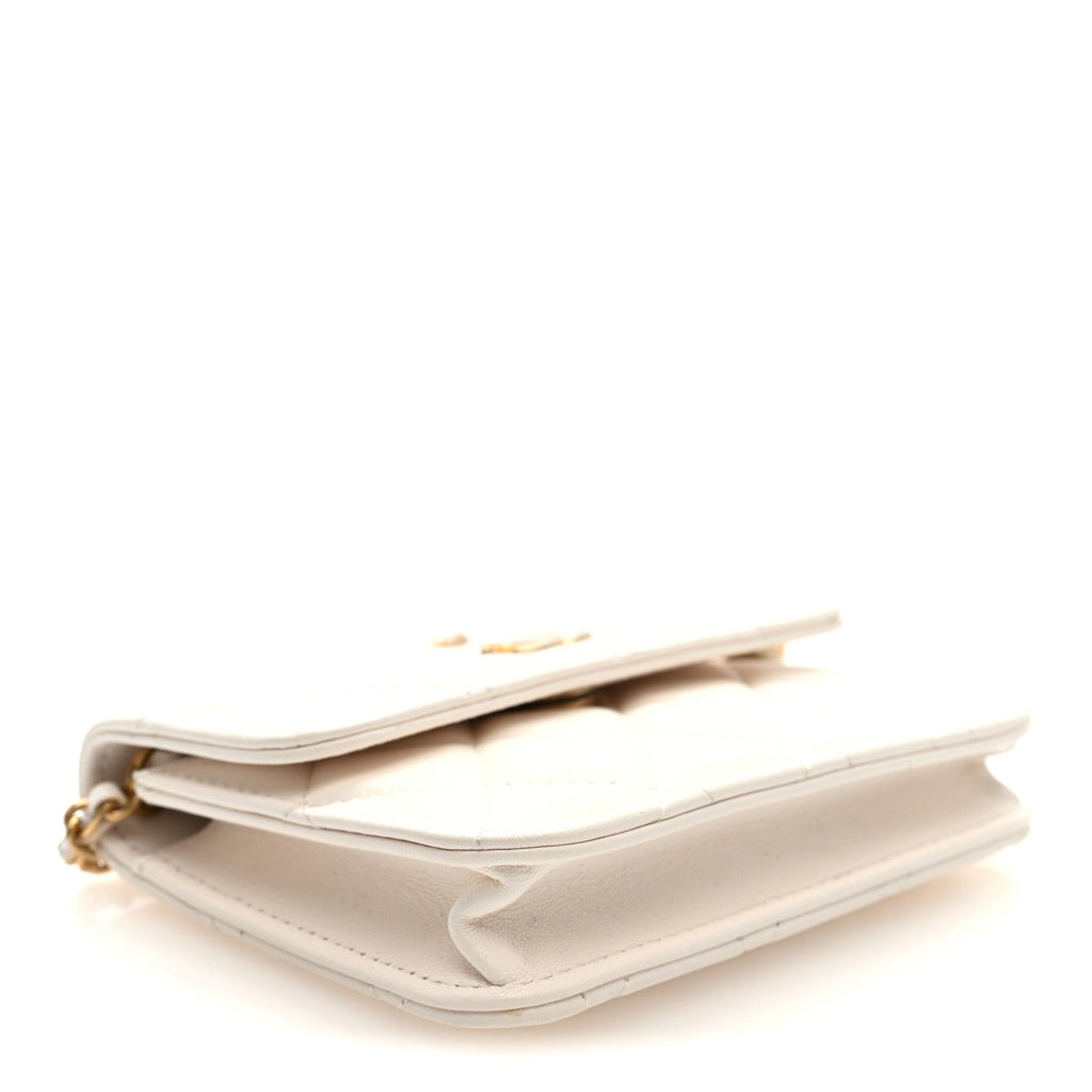 Chanel Lambskin Quilted Pearl Crush Clutch With Chain White