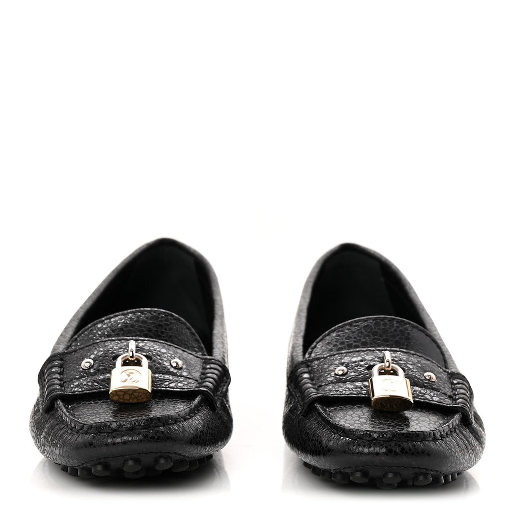 Louis Vuitton Grained Calfskin Close Up Flat Loafer 37 Black