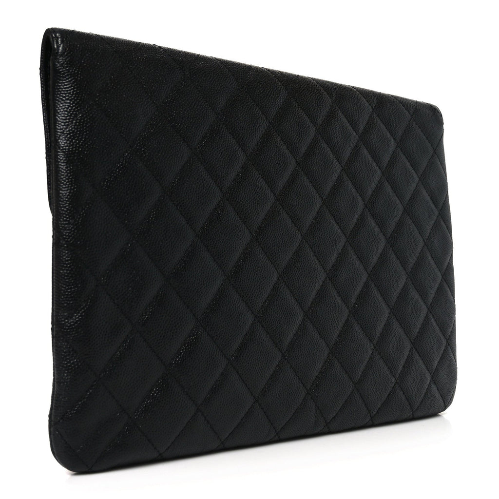 Caviar Quilted Medium Golden Class Pouch Black