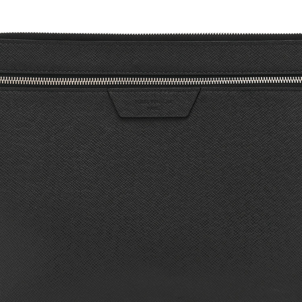 Louis Vuitton Taiga Pochette 24 Heures Black
