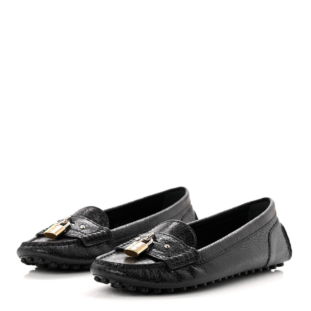 Louis Vuitton Grained Calfskin Close Up Flat Loafer 37 Black