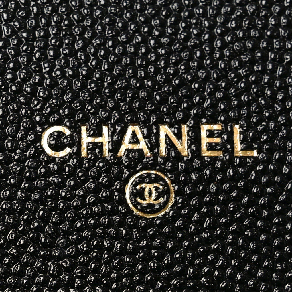 Caviar Quilted Medium Golden Class Pouch Black