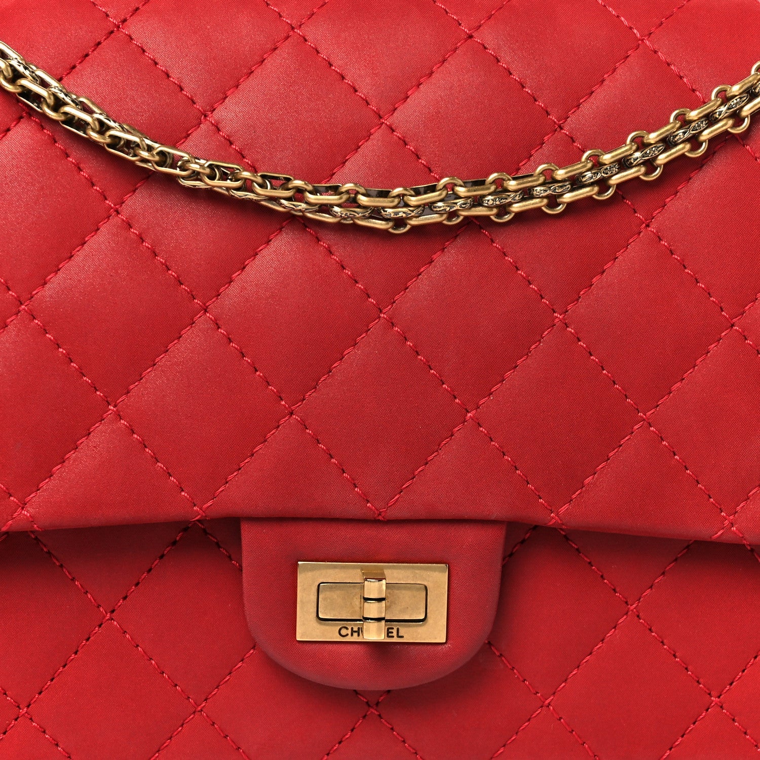 Iridescent Calfskin Quilted 2.55 Reissue 226 Flap Red