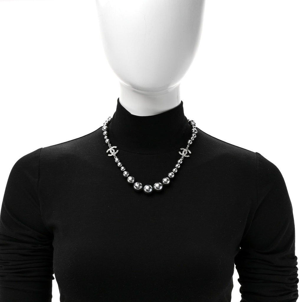 Crystal Baguette Graduated Pearl CC Short Necklace Silver Grey