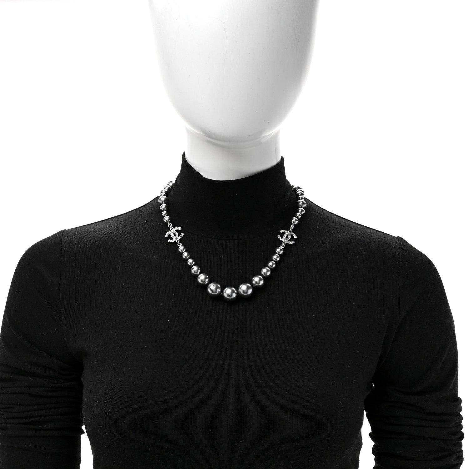 Crystal Baguette Graduated Pearl CC Short Necklace Silver Grey