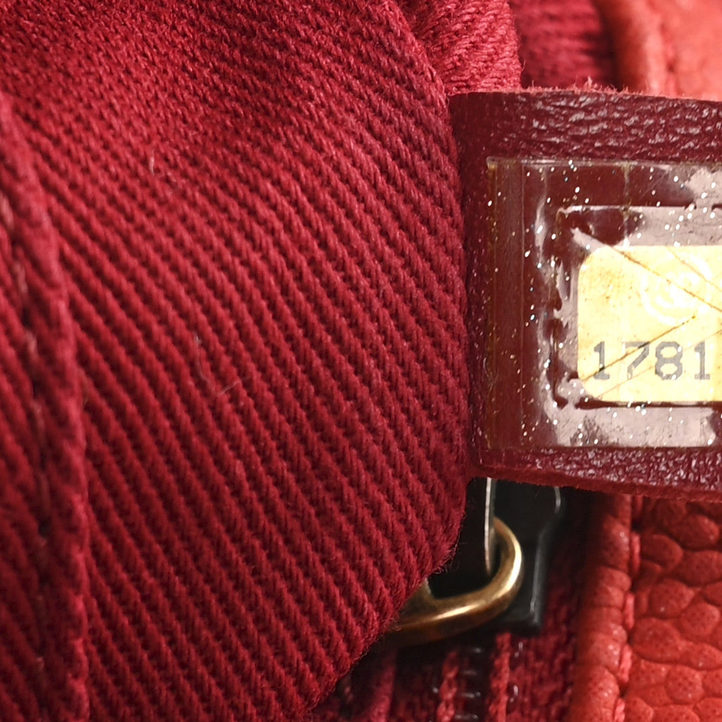 Chanel Iridescent Caviar Quilted Medium Chic Quilt Flap Red