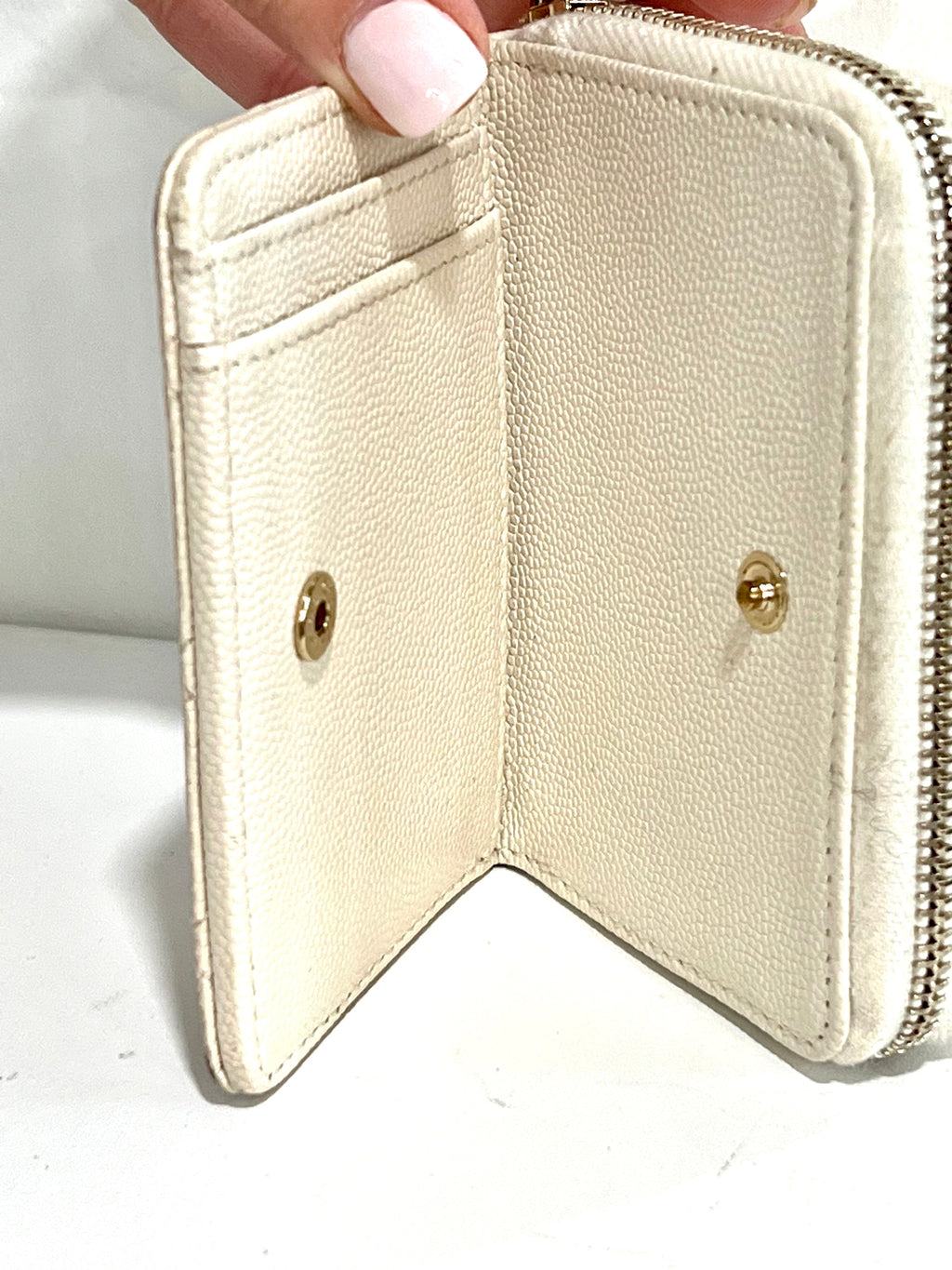 CHANEL VINTAGE CAVIAR QUILTED SMALL ZIP WALLET