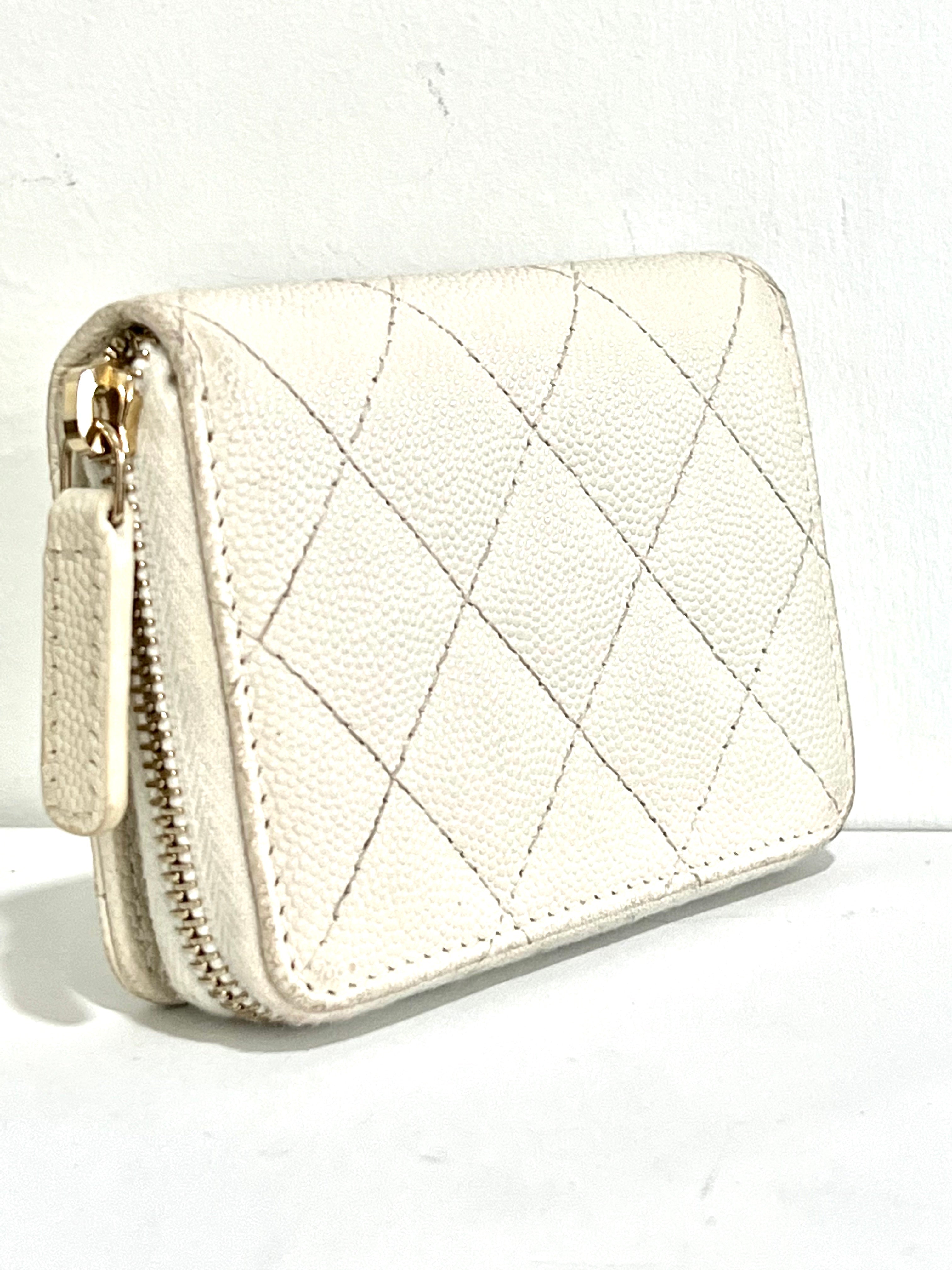 CHANEL VINTAGE CAVIAR QUILTED SMALL ZIP WALLET