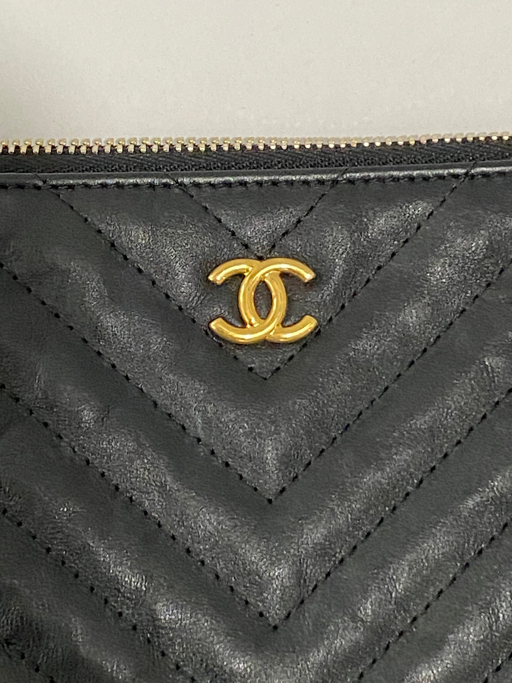 CHANEL CHEVRON QUILTED CALFSKIN O CLUTCH BAG