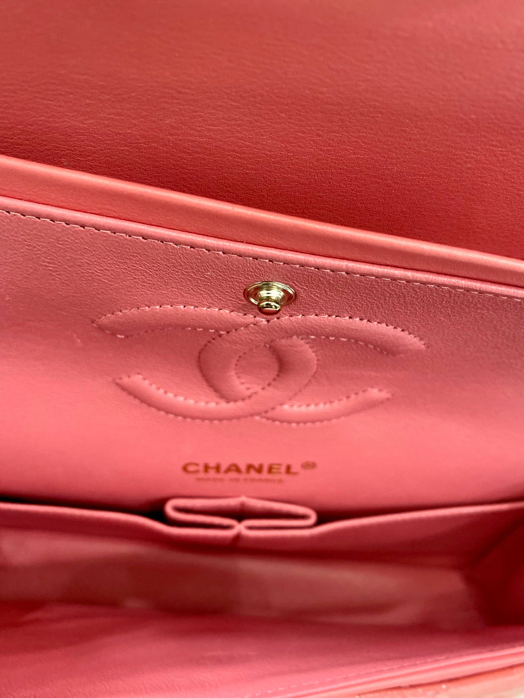 CHANEL CLASSIC MEDIUM DOUBLE FLAP SHOULDER BAG
